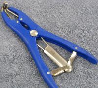 Elastrator Ring Plier - Plier for application of elastrator (castrating) bands for young calves, lambs, and kids.